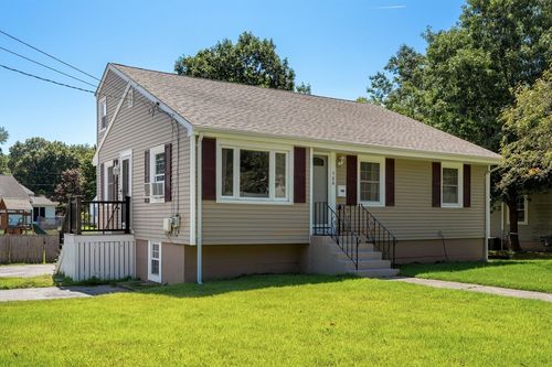 586 Salem St, Rockland, MA, 02370-2179 | Card Image