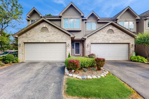 542 Silver Aspen Cir, Crystal Lake, IL, 60014-8411 | Card Image