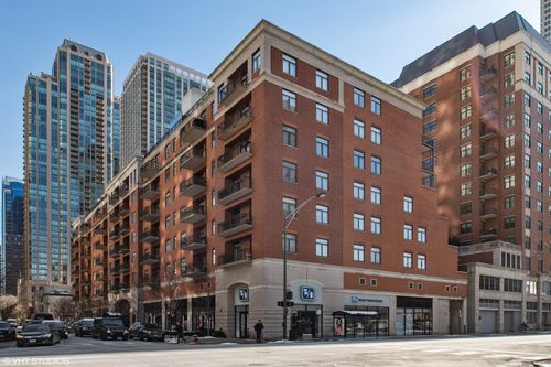 607-33 W Huron St, Chicago, IL, 60654-3744 | Card Image