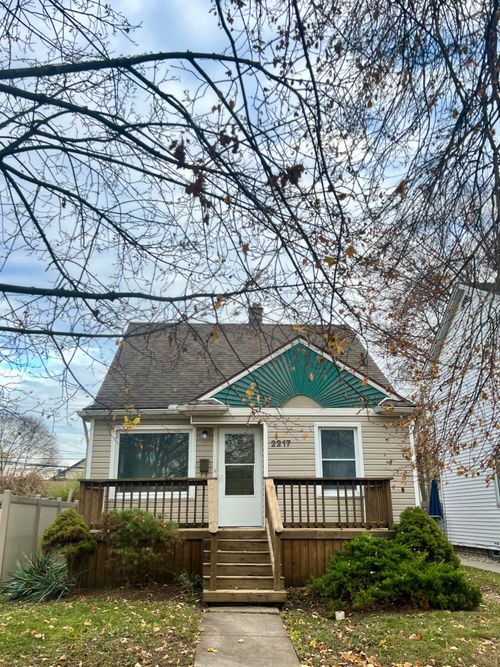 2217 3rd St, Trenton, MI, 48183-2107 | Card Image