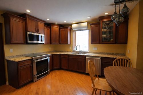 10 Farview Ave, Bayville, NY, 11709-2119 | Card Image