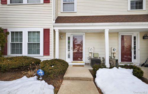 32 Stratford Grn, Farmingdale, NY, 11735-2544 | Card Image