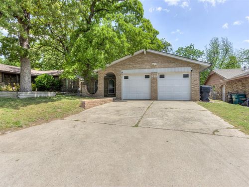 616 Whispering Oak Rd, Oklahoma City, OK, 73127-5225 | Card Image
