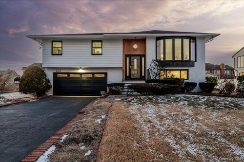 230 Sequams Lane Ctr, West Islip, NY, 11795-4530 | Card Image