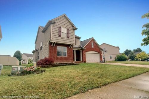 9109 Maple Ridge Dr, Newport, MI, 48166-9285 | Card Image
