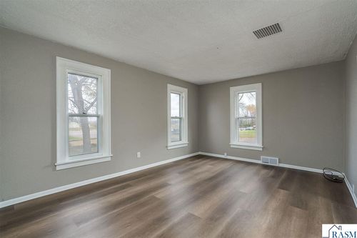 606 Smith St Ne, Mapleton, MN, 56065-8303 | Card Image