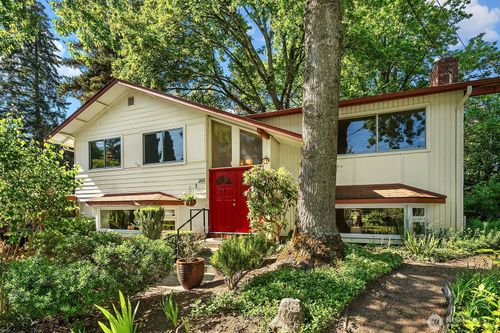 200 154th Pl Se, Bellevue, WA, 98007-5211 | Card Image