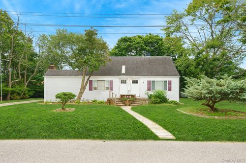 246 Columbus Avenue, Babylon, NY, 11704 | Card Image