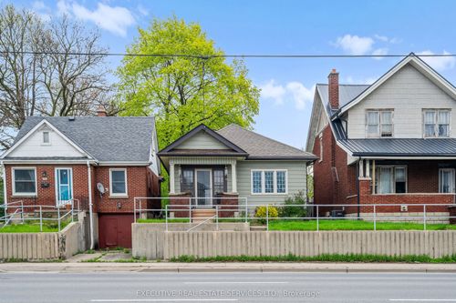 594 Highbury Ave N, London, ON, N5W4K9 | Card Image