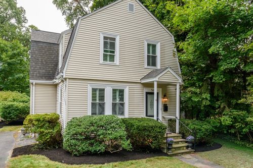 56 Curve St, Wellesley, MA, 02482-4657 | Card Image