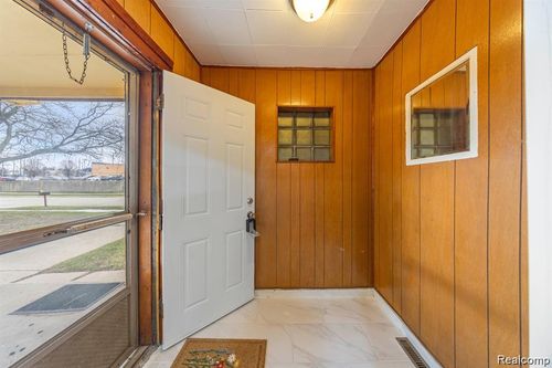 21670 Sharkey St, Clinton Township, MI, 48035-3656 | Card Image