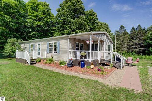 223 Pine Crest Ln, Beulah, MI, 49617-9414 | Card Image