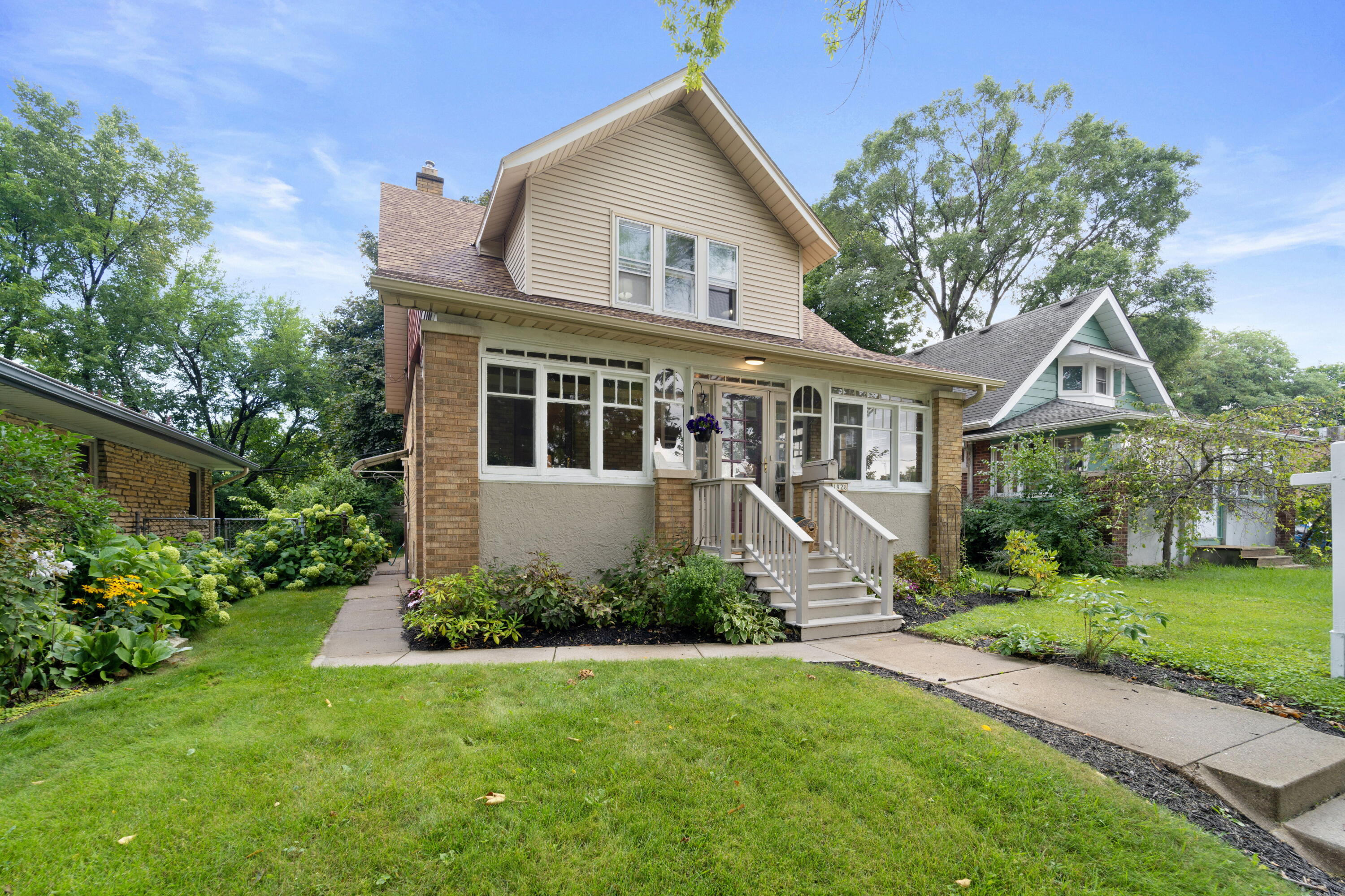Kendall Ave, Glendale, WI 53209