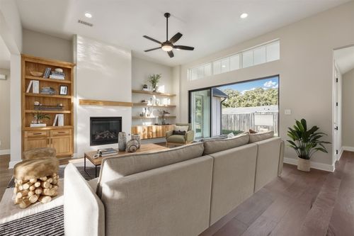 2638 Evinrude Dr, Grapevine, TX, 76051-2512 | Card Image