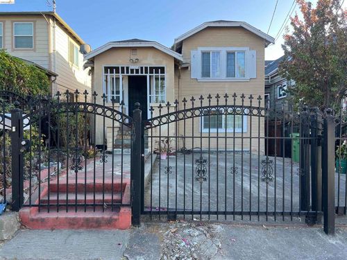 2209 E 22nd St, Oakland, CA, 94606-4233 | Card Image