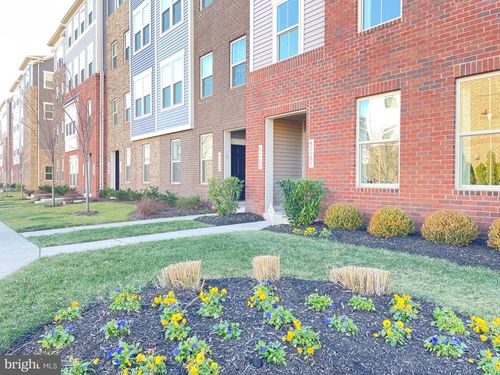 42589 Burbank Ter, STERLING, VA, 20166-2690 | Card Image