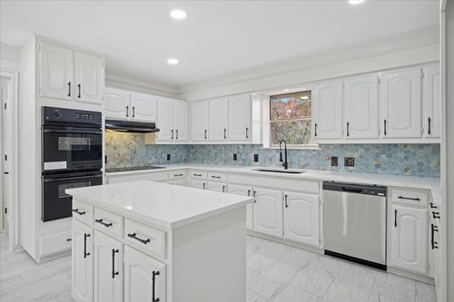 62 Legend Rd, Benbrook, TX, 76132-1036 | Card Image