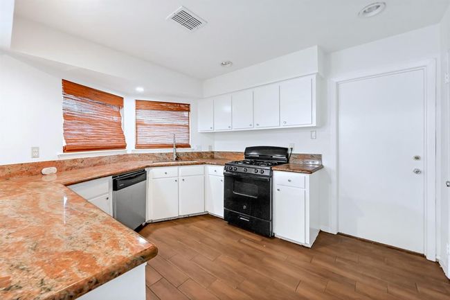 20031 Sunny Shores Dr, House other with 3 bedrooms, 2 bathrooms and 3 parking in Humble TX | Image 9