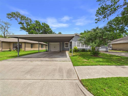 825 Grove St, Deer Park, TX, 77536-3215 | Card Image