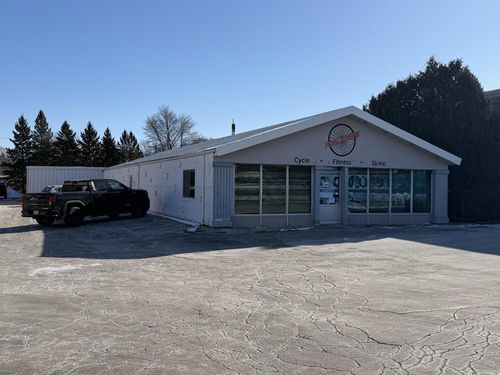 1421 S Main Street, West Bend, WI, 53095 | Card Image