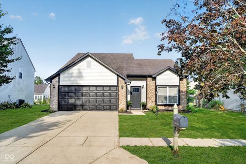 19277 Fox Chase Dr, Noblesville, IN, 46062-6619 | Card Image