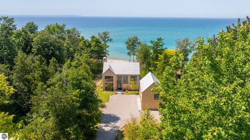 6987 N Manitou Trl, Northport, MI, 49670-8405 | Card Image
