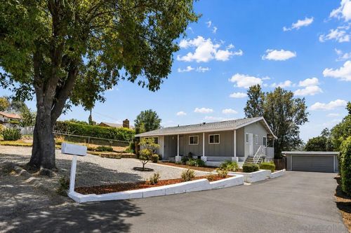 125 Encanto Dr, Escondido, CA, 92027-3517 | Card Image