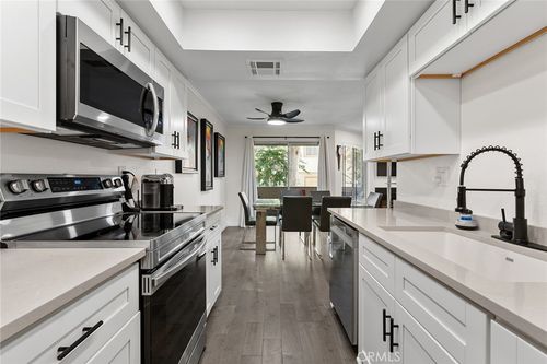 unit-49-18408 Hatteras St, Tarzana, CA, 91356-1918 | Card Image