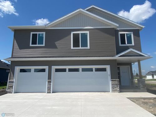 7405 Claire Dr S, Fargo, ND, 58104-7376 | Card Image