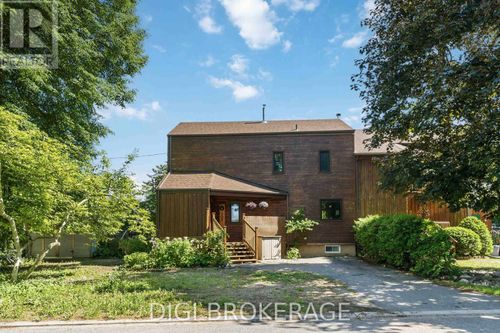 332 Iona St, Ottawa, ON, K1Z8R2 | Card Image