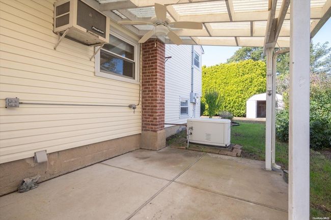 97 Lockwood Ave, House other with 3 bedrooms, 2 bathrooms and null parking in Farmingdale NY | Image 17