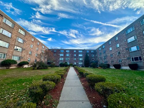 apt-90-111 Sherbrooke Ave, Hartford, CT, 06106-3854 | Card Image