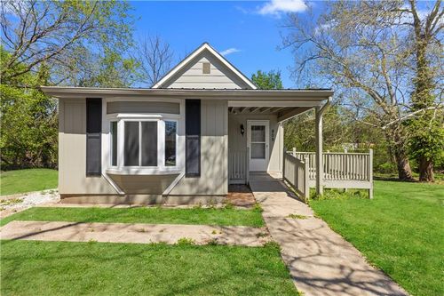 809 Seneca St, Leavenworth, KS, 66048-1838 | Card Image