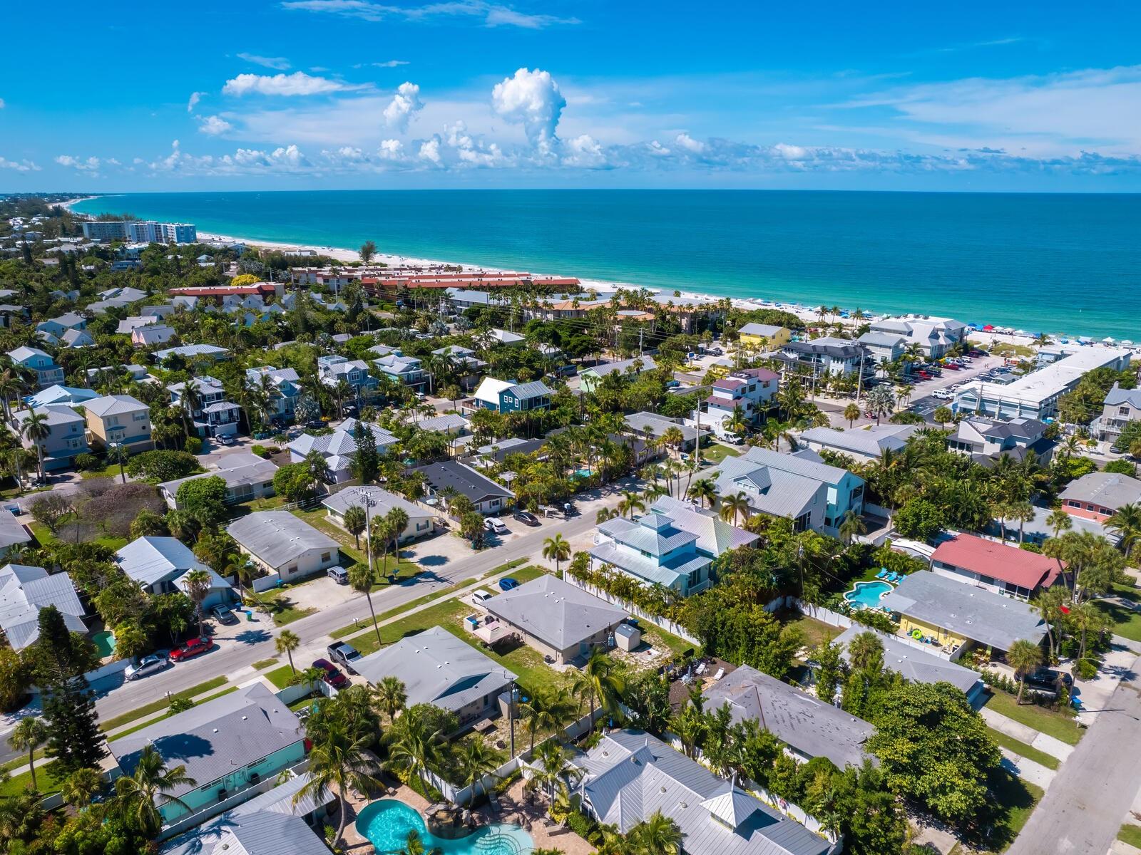 66th St, Holmes Beach, FL 34217