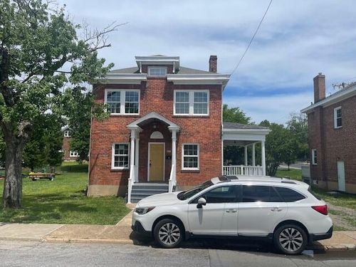 27 W Clay St, Salem, VA, 24153-3753 | Card Image