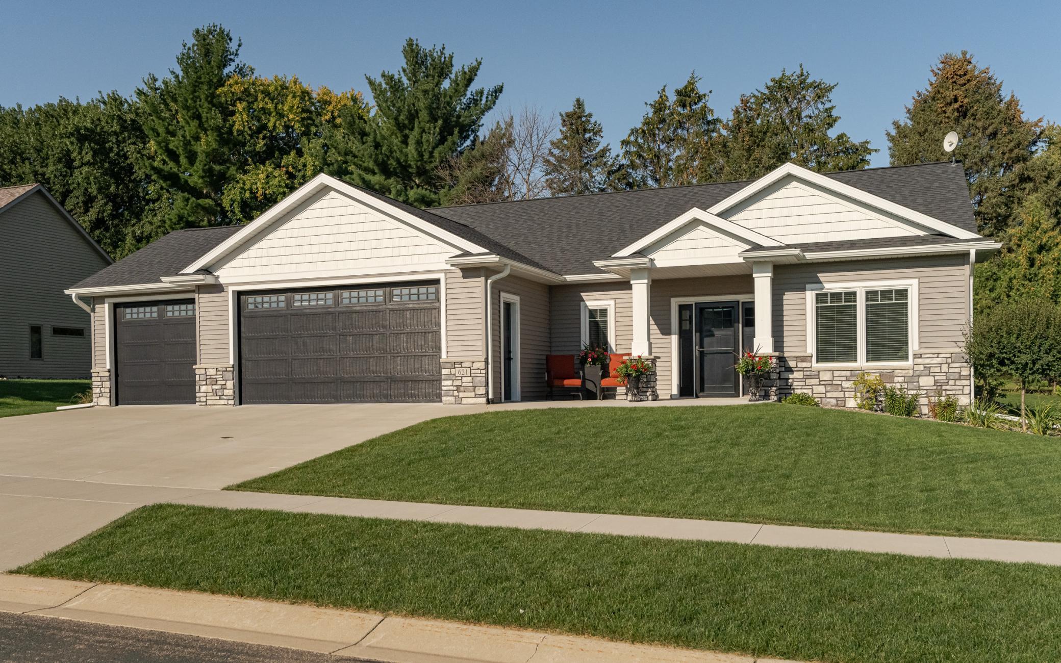 10th St, Dodge Center, MN 55927