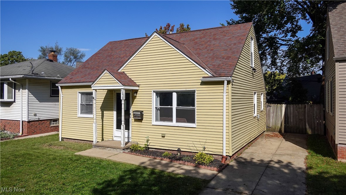 Saint James Ave, Cleveland, OH 44135