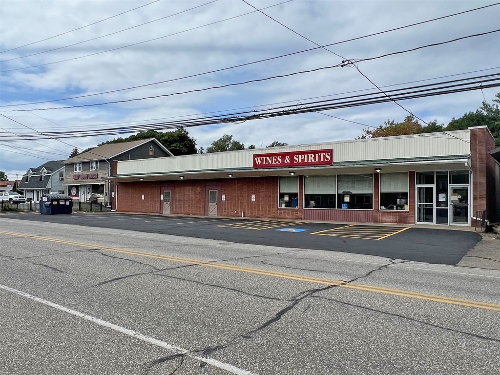 3412 W Lake Rd, Erie, PA 16505
