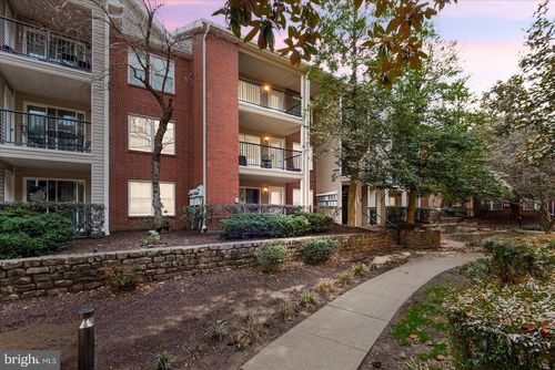apt-221-3308 Wyndham Cir, ALEXANDRIA, VA, 22302-4308 | Card Image