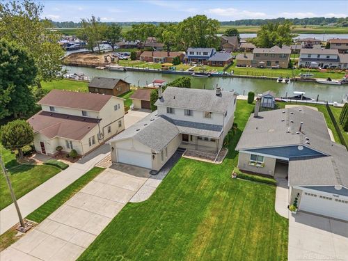 39375 E Archer Dr, Harrison Township, MI, 48045-1811 | Card Image