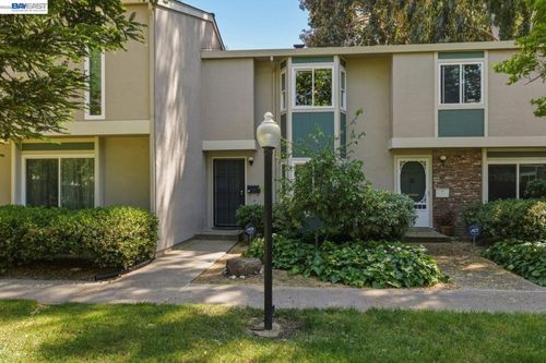 apt-i-1245 Pine Creek Way, Concord, CA, 94520-5912 | Card Image