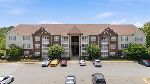 204-1380 Heritage Pointe Dr, Winston Salem, NC, 27127-6098 | Card Image