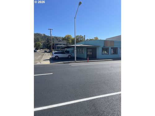 1405 Se Stephens St, Roseburg, OR, 97470-4029 | Card Image