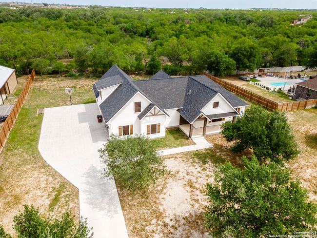 177 E Short Meadow Dr, House other with 4 bedrooms, 4 bathrooms and null parking in Lytle TX | Image 4