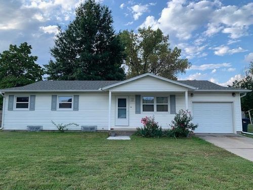 709 Cottonwood Ln, Newton, KS, 67114-1418 | Card Image