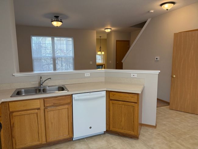 1603 - 1603 Silvergate Ct, Townhouse with 2 bedrooms, 2 bathrooms and 2 parking in Gurnee IL | Image 4