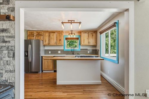 618 E 7th St, Cheyenne, WY, 82007-1533 | Card Image
