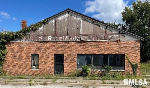 118 N 1st St, Girard, IL, 62640-1202 | Card Image