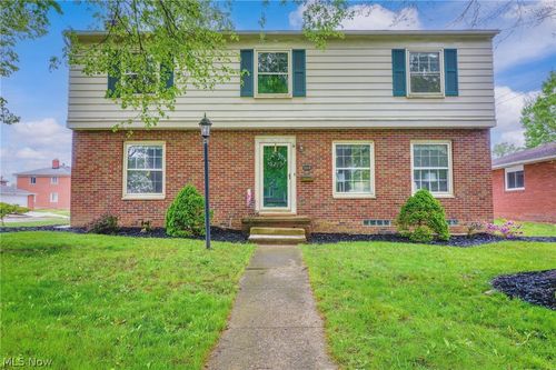 584 N Hawkins Ave, Akron, OH, 44313-5663 | Card Image