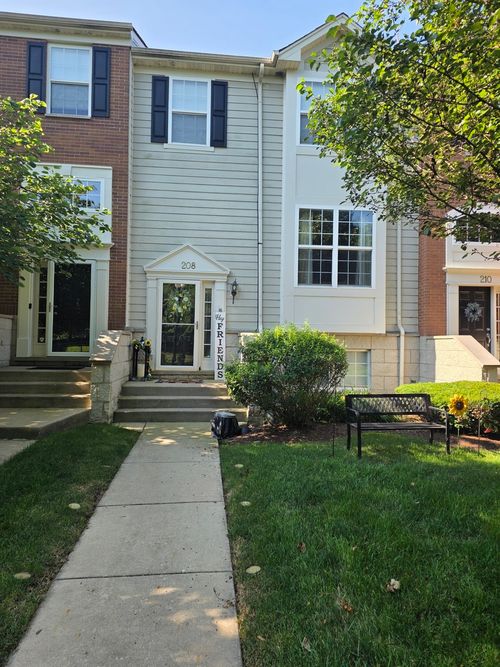 208 Comstock Dr, Elgin, IL, 60124-3811 | Card Image